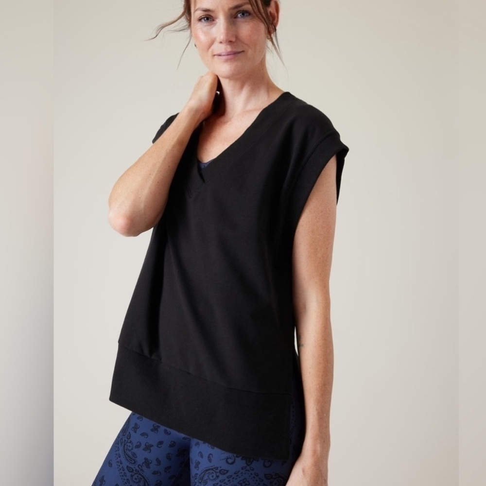 NWT Athleta Retroterry V Neck Sweatshirt Tee Black